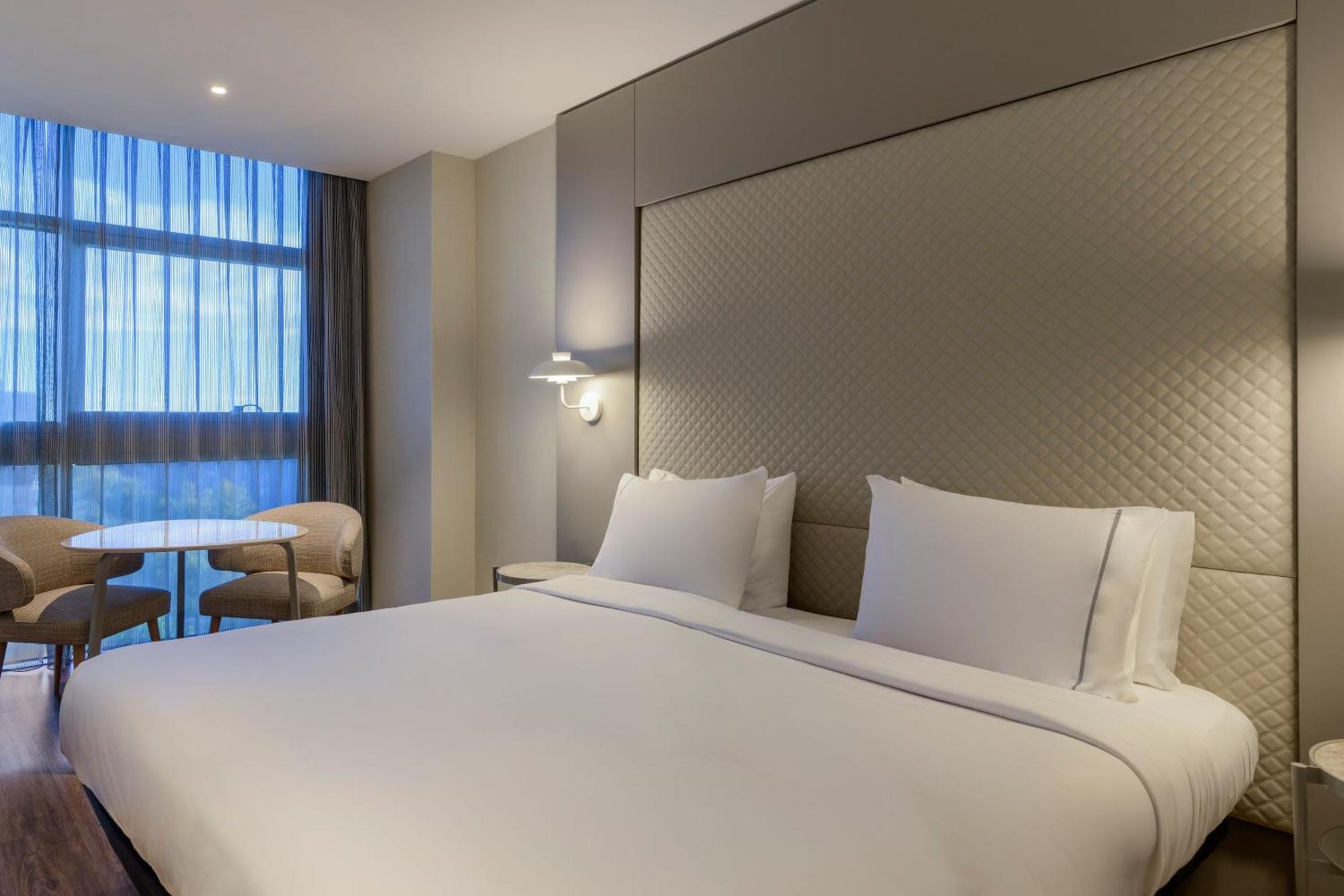 Ac Hotel Som By Marriott Оспиталет-де-Льобрегат Экстерьер фото